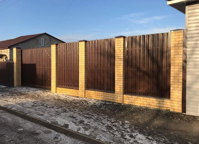 Строительство кирпичного забора