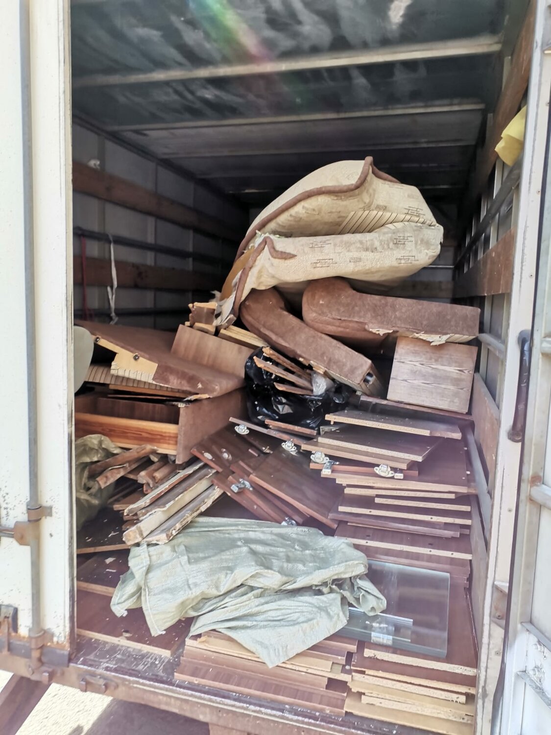 вывоз мусора и хлама металл частное лицо, вывоз старой мебели в костроме., вывоз старой мебели, антихлам вывоз старой мебели, вывоз строительного мусора и хлама