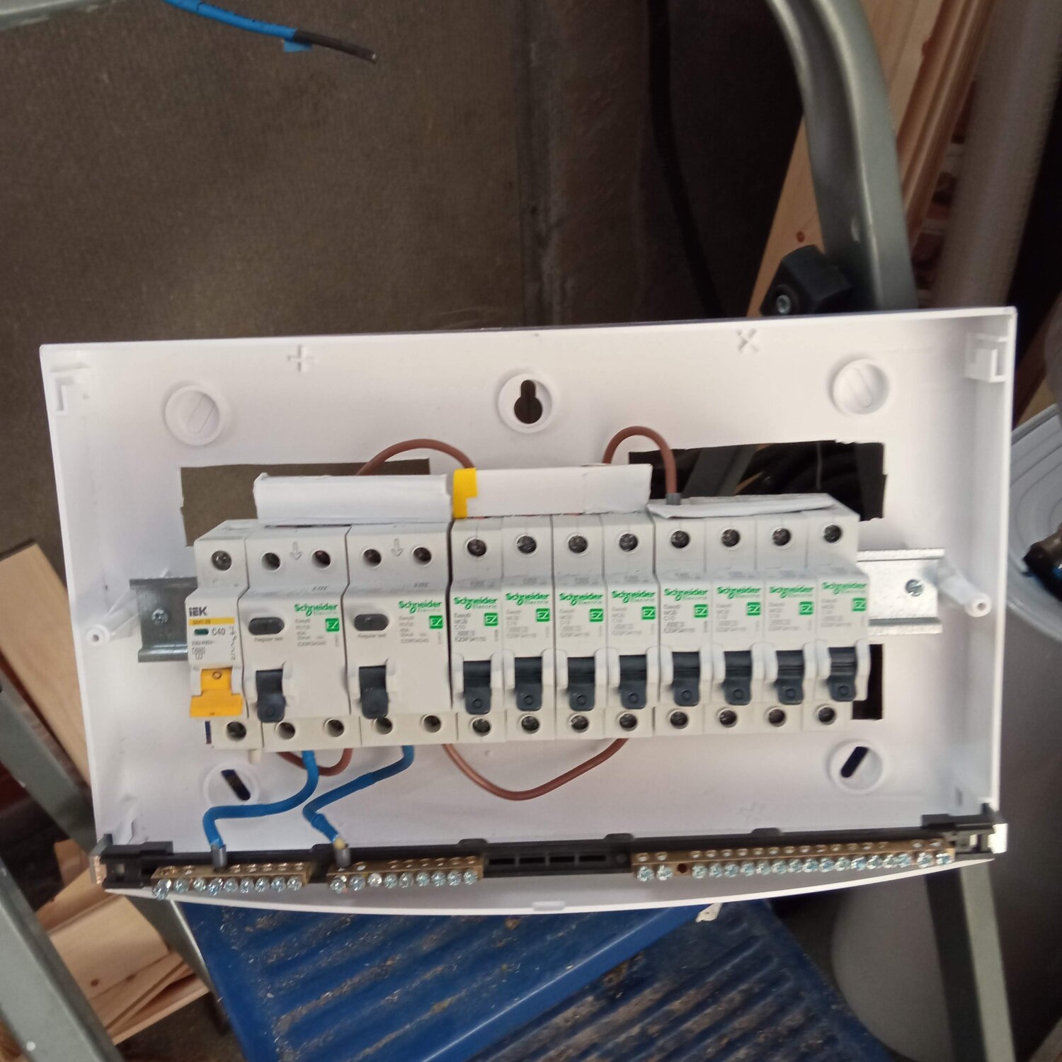щит распределительный электрический расключение, электромонтаж щиток, электромонтажные работы, сборка щитка, сборка электрощита для частного дома
