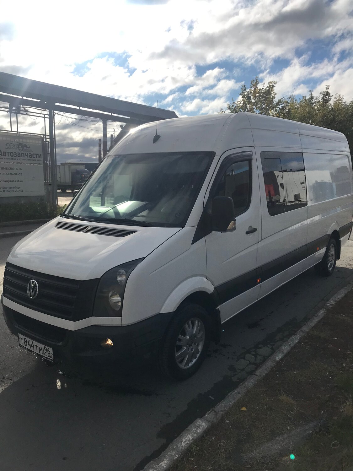 volkswagen crafter, фольксваген крафтер цельнометаллический, фольксваген крафтер, микроавтобус фольксваген крафтер, фольксваген крафтер 2013г