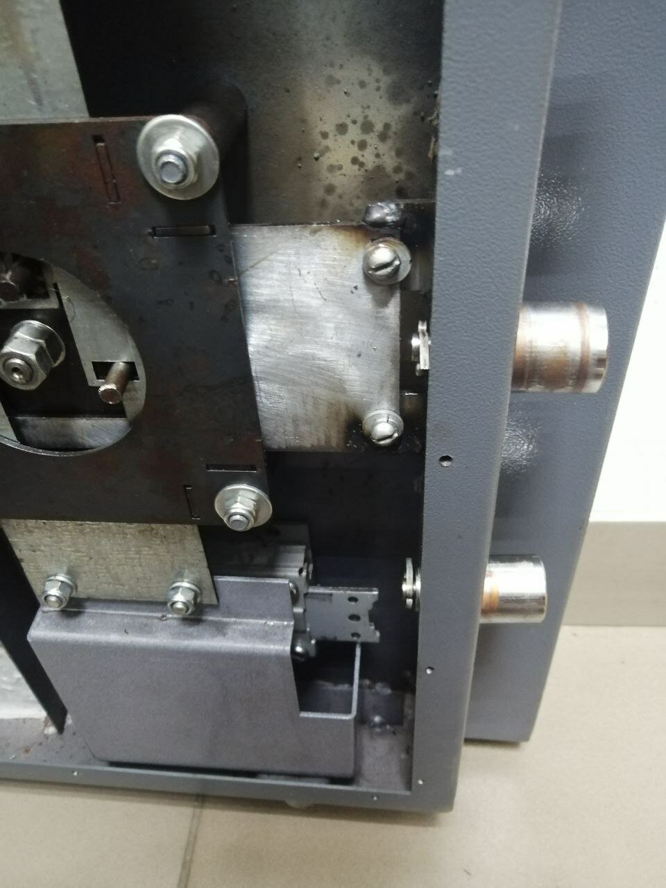 станок unv3 blacksmith, приспособление для выведения спусков на гриндере поворотное, станок, станок diamond 20csb, самодельные станки