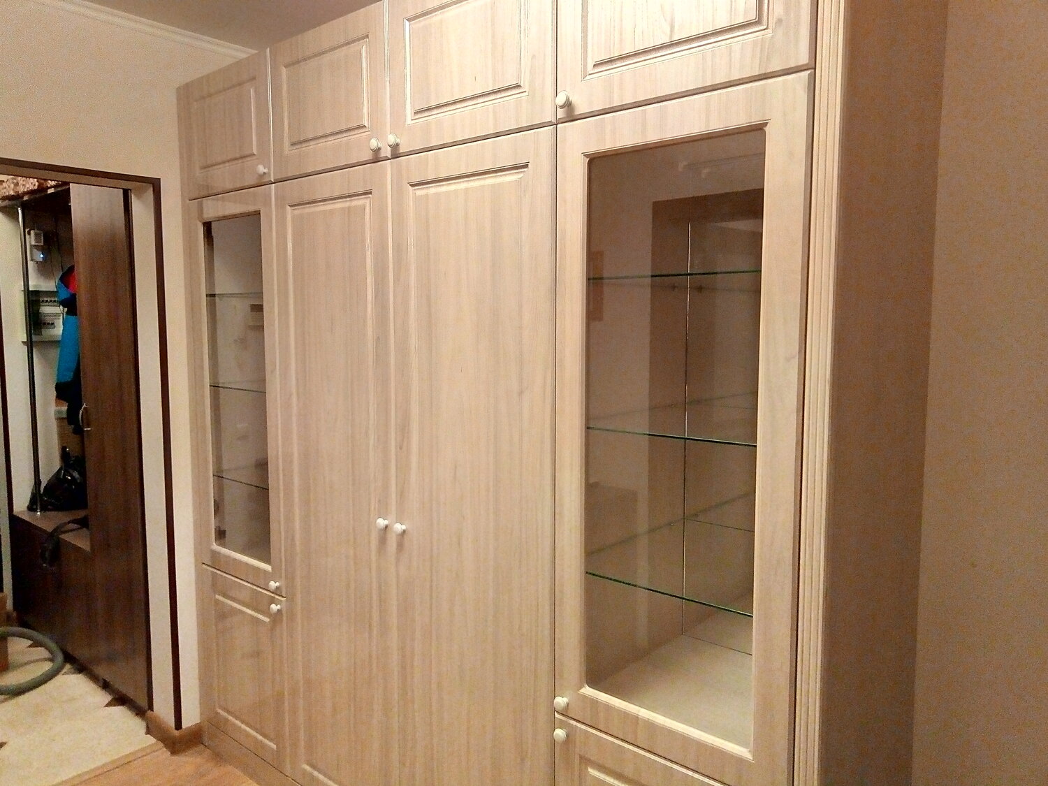 шкаф купе мдф с фрезеровкой петропрофиль, шкаф в коридор, встроенный шкаф в коридор, встроенный шкаф в прихожую, прихожая шкаф