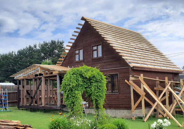 Монтаж кровли из металлочерепицы