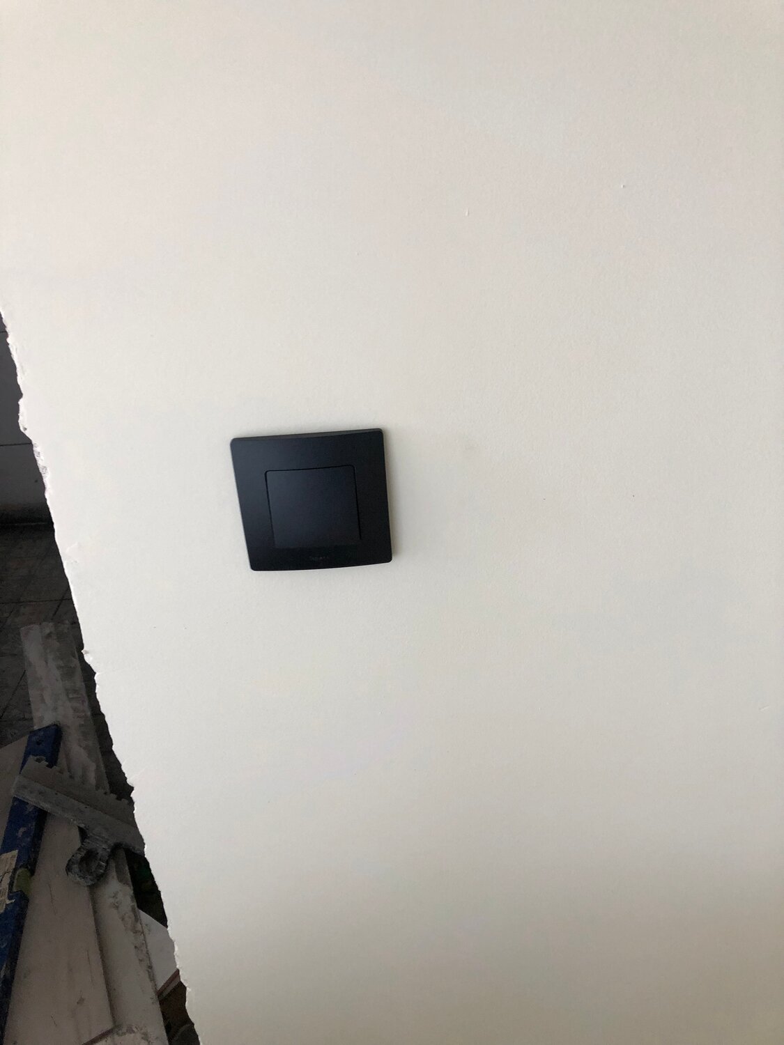 выключатели, розетки и выключатели, черные выключатели, выключатель schneider electric atlasdesign, выключатель одноклавишный