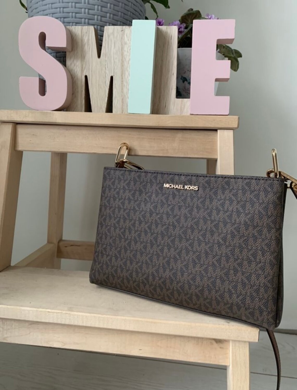 сумка michael kors, michael kors кошелек, michael kors бумажник, michael michael kors signature charm triple gusset crossbody, поясная сумка michael kors