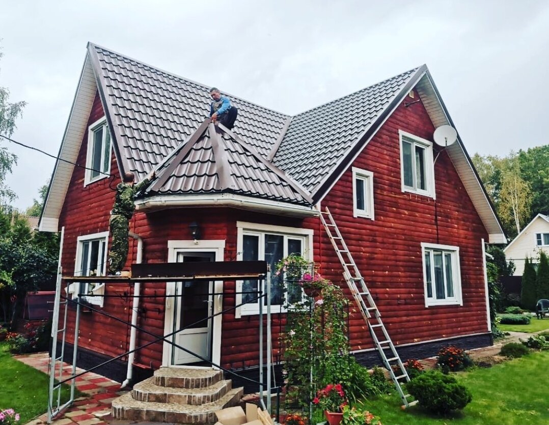 Монтаж кровли из металлочерепицы