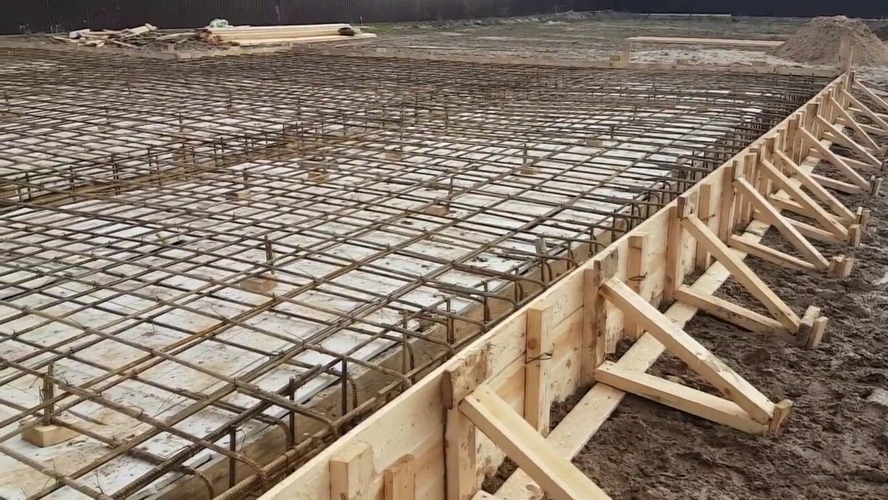 монолитный фундамент, опалубка на монолит плиту, опалубка для плитного фундамента, заливка плиты на ленточный фундамент, фундаментная плита