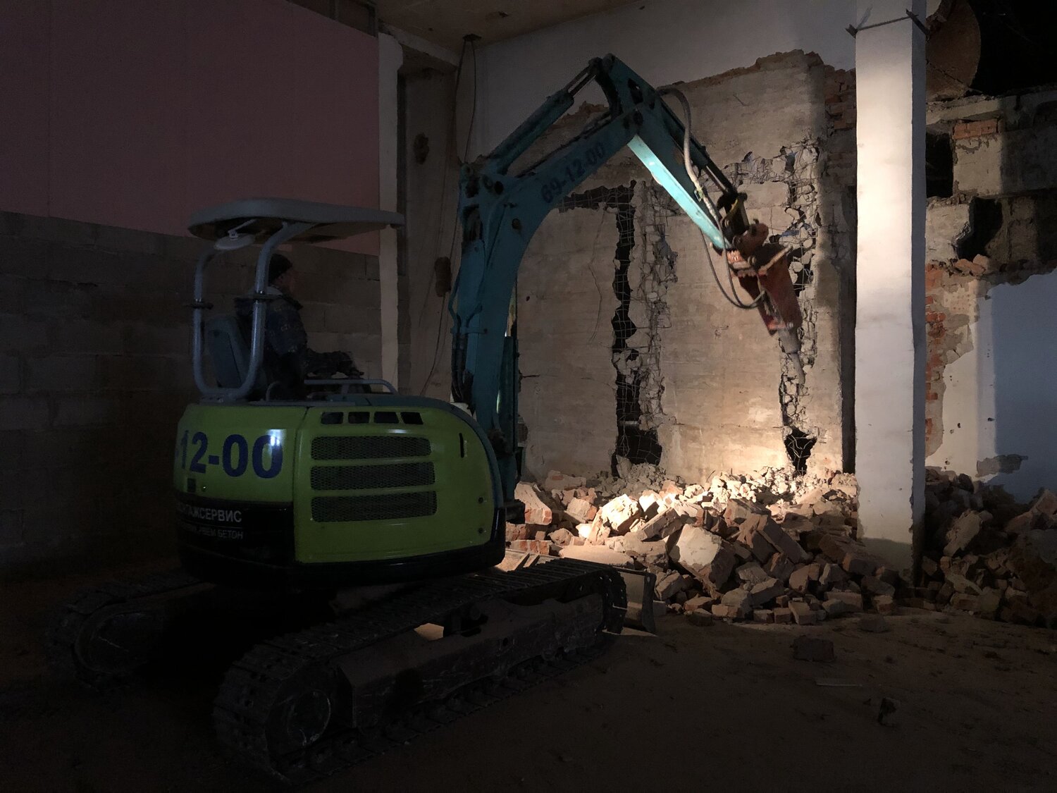 робот для демонтажа, демонтажный робот brokk 180, робот для демонтажа бетона, демонтажный робот brokk 90, демонтажный робот бетонолом 2000