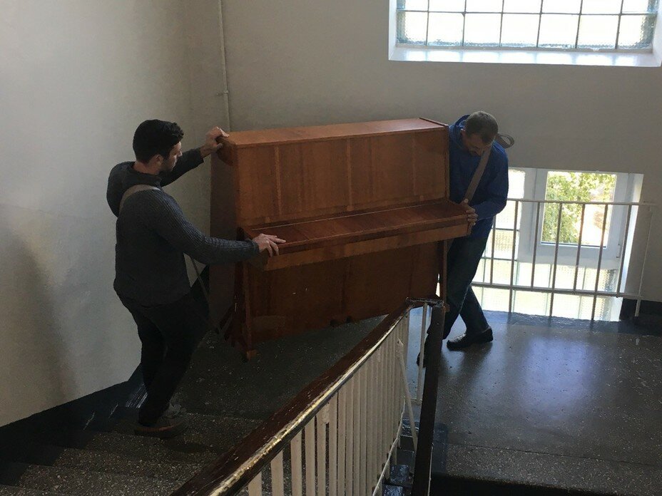 перевозка пианино, ноги, такелажные работы, старое пианино, пианино и рояль