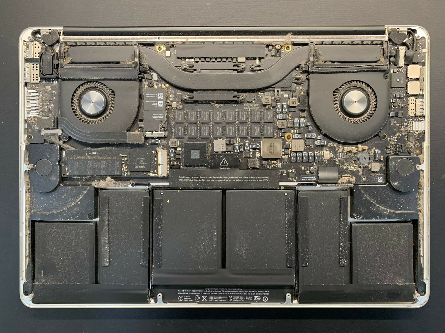 внутренности macbook pro 2015, macbook, macbook pro, macbook pro 15 2015 retina без крышки, apple macbook pro 15