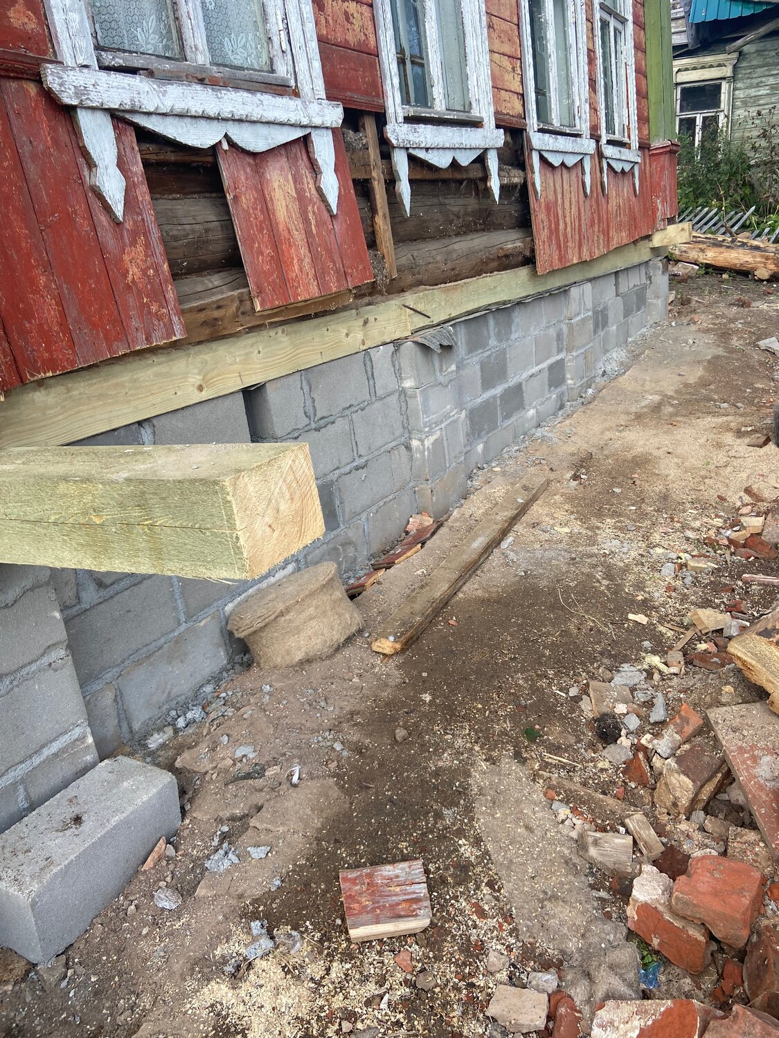 Подъём дома и замена фундамента
