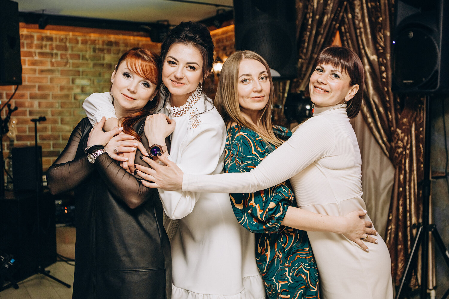 девушка, человек, корпоратив в ресторане, в ресторане, кафе левитана дюртюли