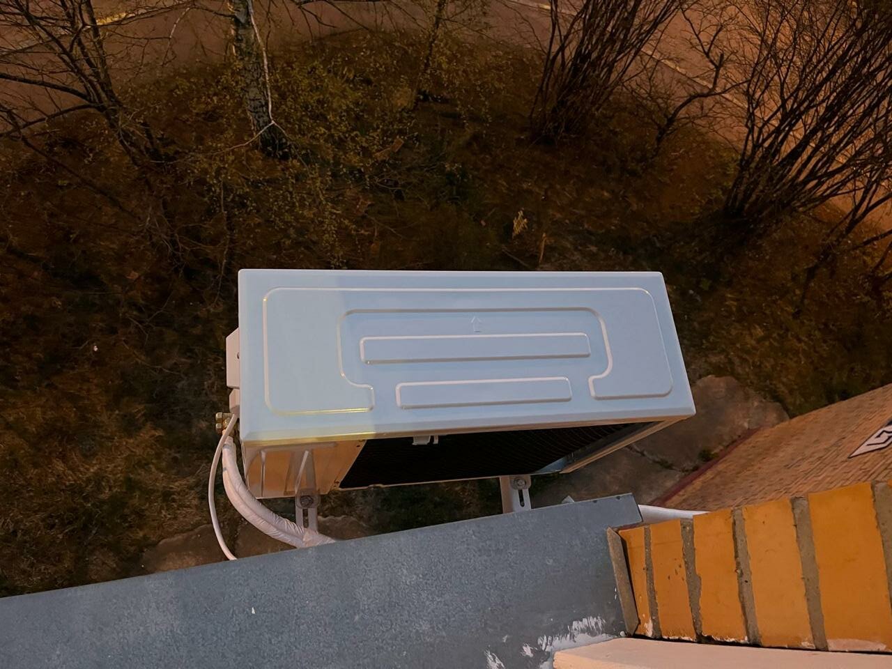 кондиционер ballu, ballu bse-09hn1, внешний блок кондиционера, наружный блок кондиционера ballu, внешний блок кондиционера на парапет