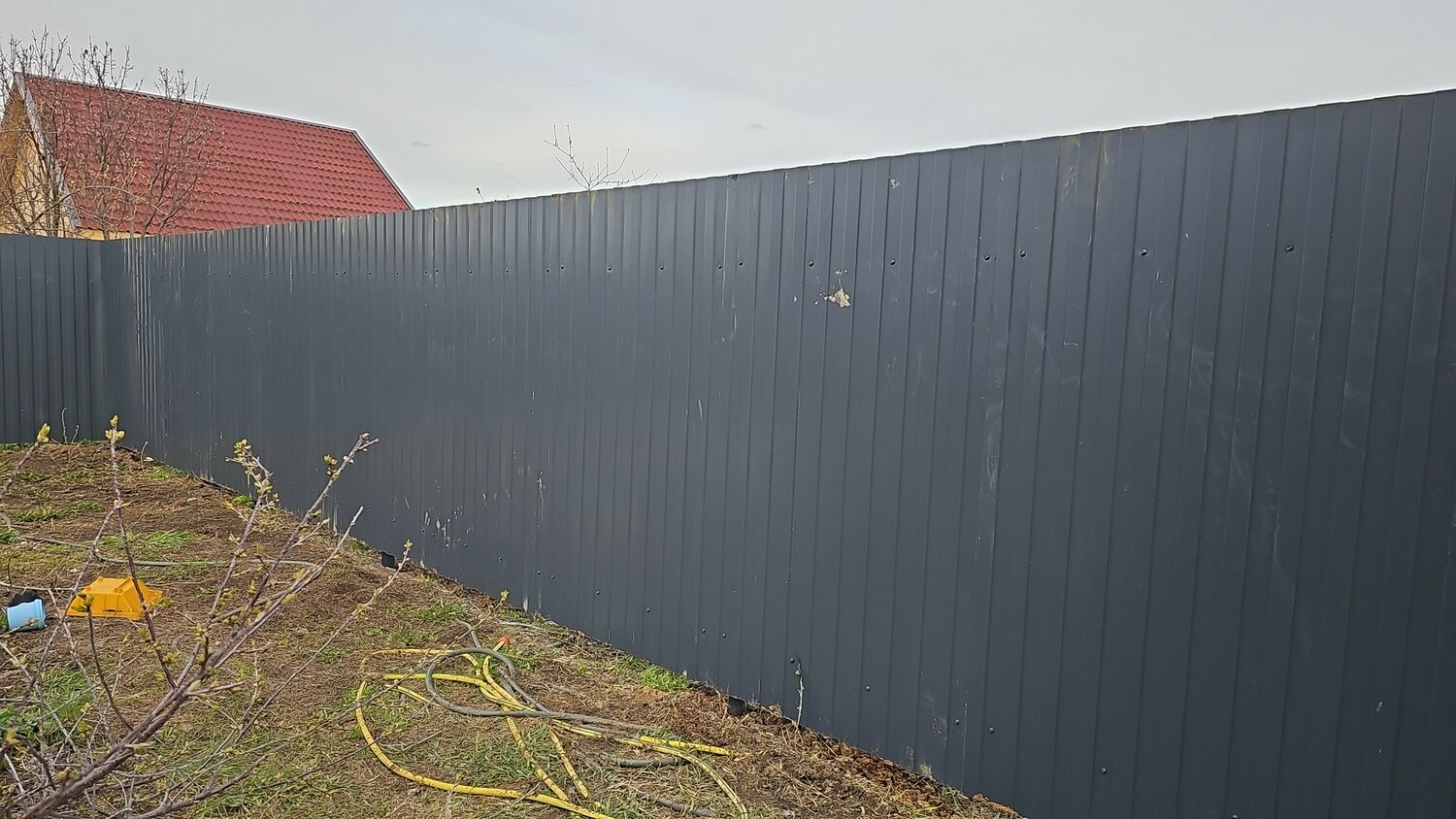 забор из профлиста, забор из профнастила, профлист для забора, профнастил забор, забор из профнастила серый