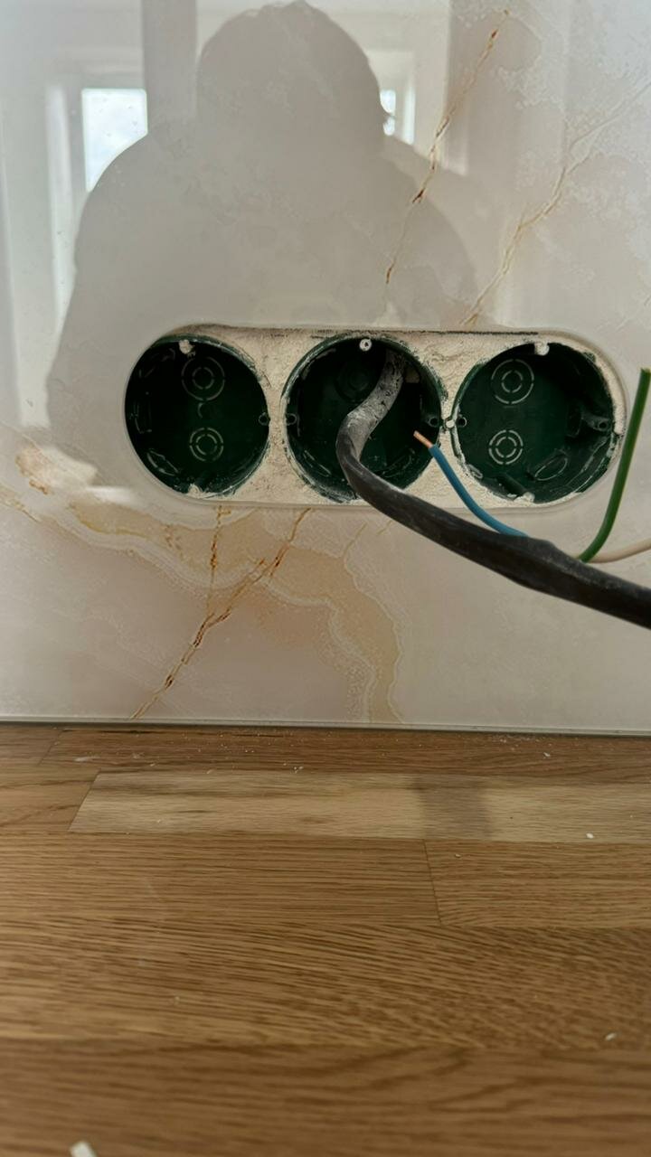 подрозетник, установка розеток, установка подрозетника, установка подрозетников, штробление подрозетников