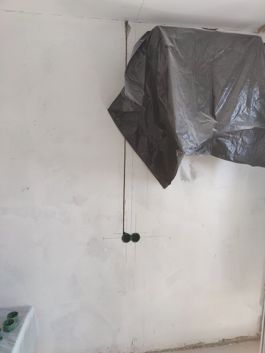 штробление стен под проводку, штробить стены под проводку, штробы под электропроводку, монтаж электропроводки, штроба