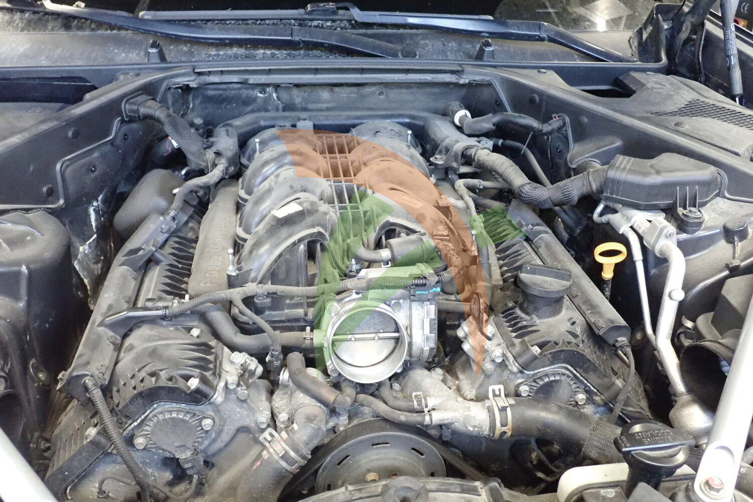 патрубок дроссельной заслонки range rover 3/0, мотор bmw x5 e70, дроссельная заслонка бмв х5 е70 4.8, термостат рендж ровер 4.4 дизель, вентиляция газов bmw n62b36 трубка