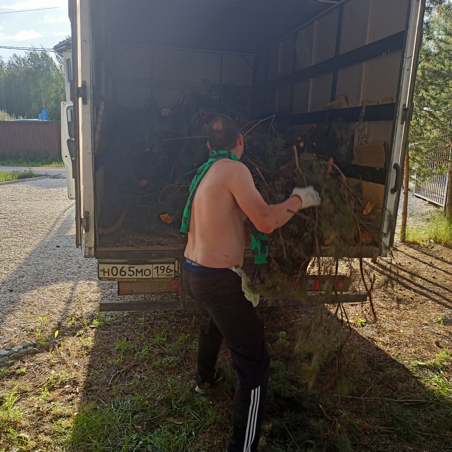вывоз мусора, вывоз, вывоз металлолома, погрузка разгрузка, грузчики переезды