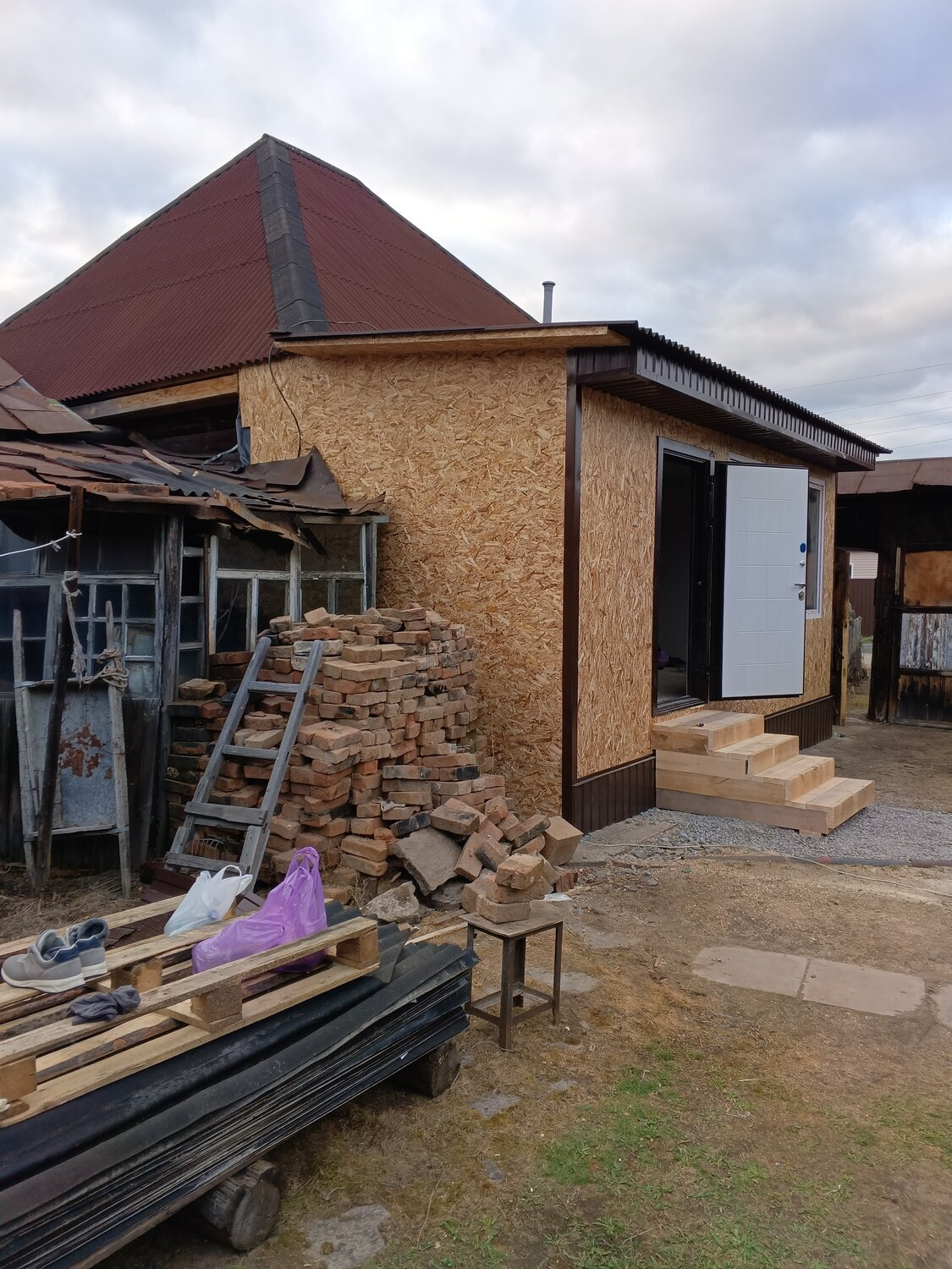 пристройка из сип панелей, дачный домик обшитый осп 3, пристройка к дому из осб, пристройка к дому, пристройка из осб