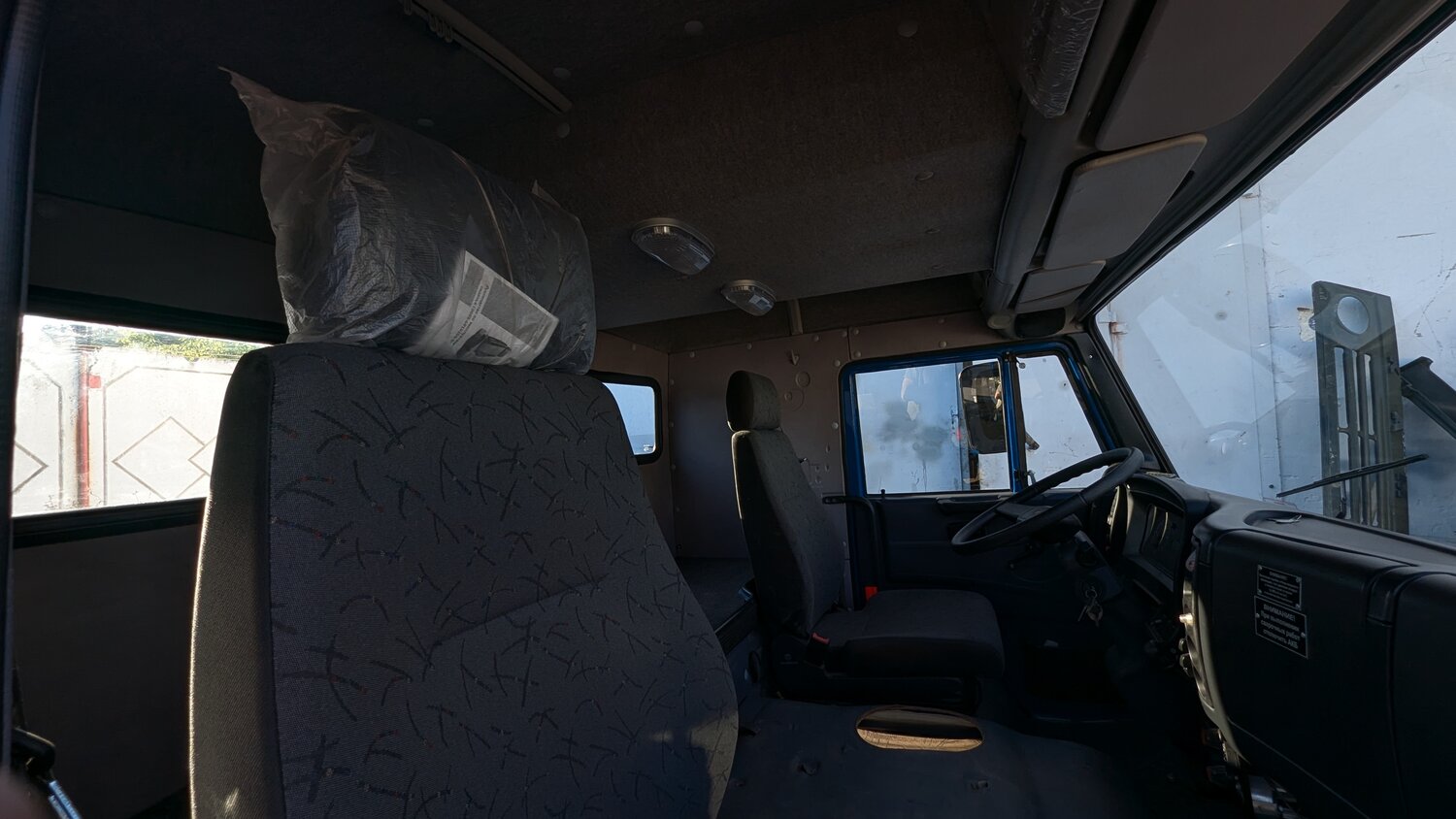 камаз 43118 салон, кабина камаз 43118, кабина камаз, камаз 5320 салон, камаз внутри кабины