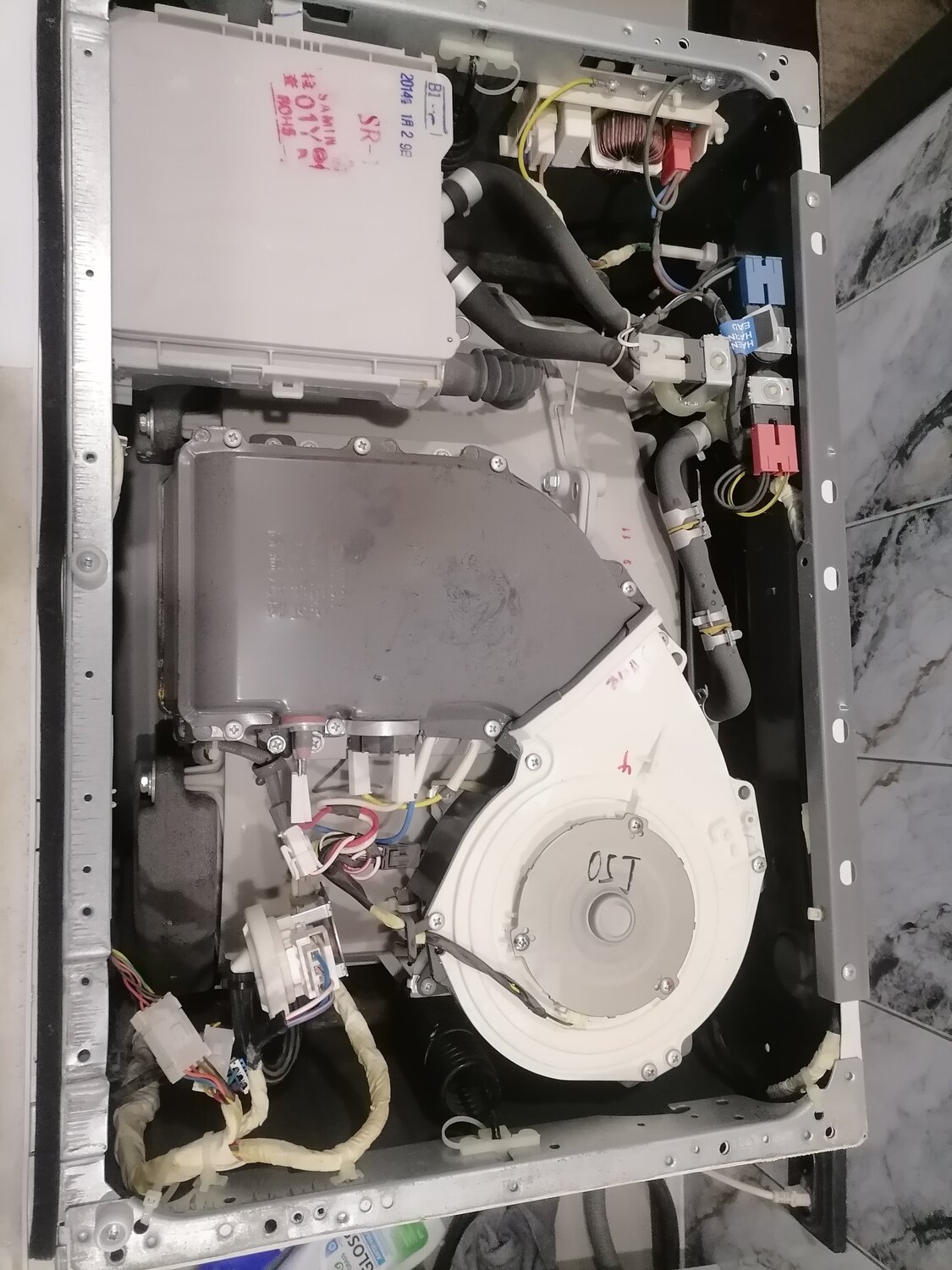 разобранная стиральная машина, ремонт стиральной машины, бытовая техника, посудомойка, стиральная машина lg