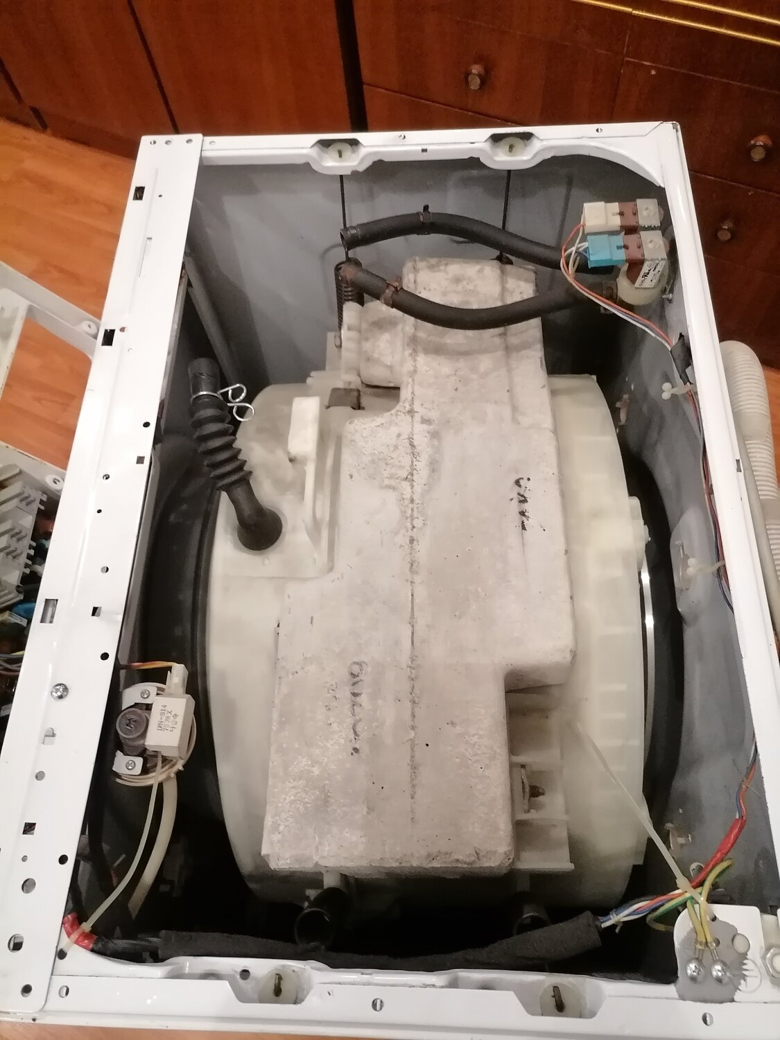 разобранная стиральная машина, разбор стиральной машины, противовес стиральной машины bosch maxx 5, стиральная машина ремонт, стиральная машина канди