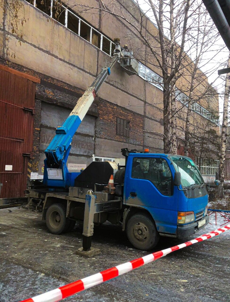 манипулятор, автовышка 75 метров, эвакуатор, автовышка мр20, услуги автовышки