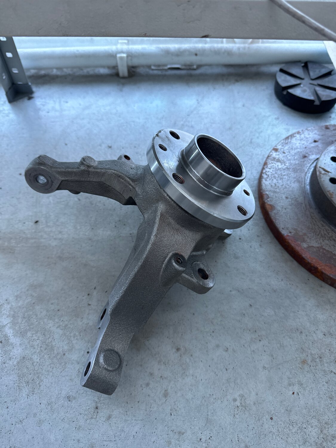 поворотный кулак рено логан, поворотный кулак рено логан 1, кулак поворотный renault, кулак поворотный передний, кулак поворотный передний левый renault