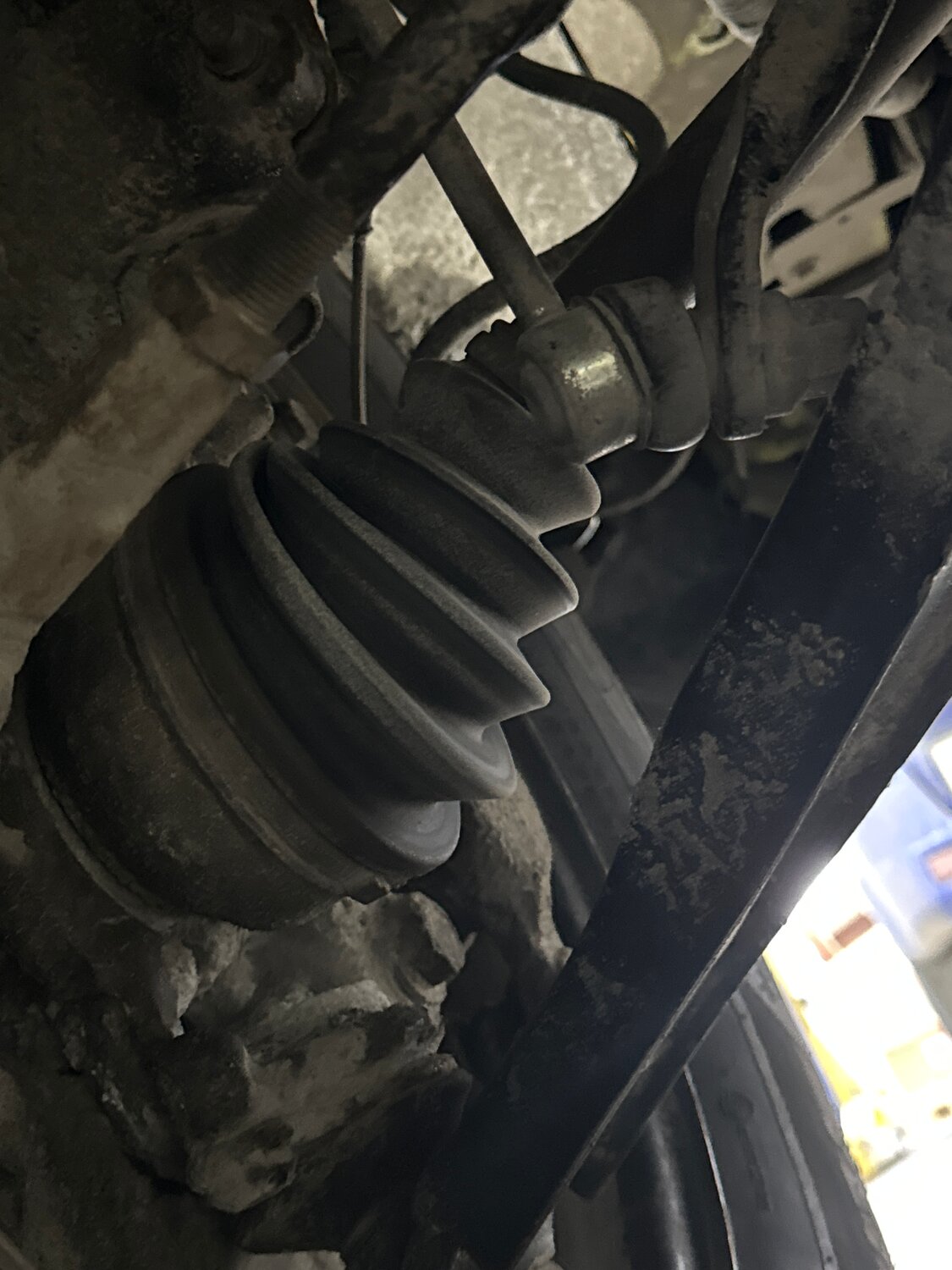 шрус наружный на машине, замена пыльника шруса, замена пыльника наружного шруса, пыльник шруса пассат б3, пыльника шруса