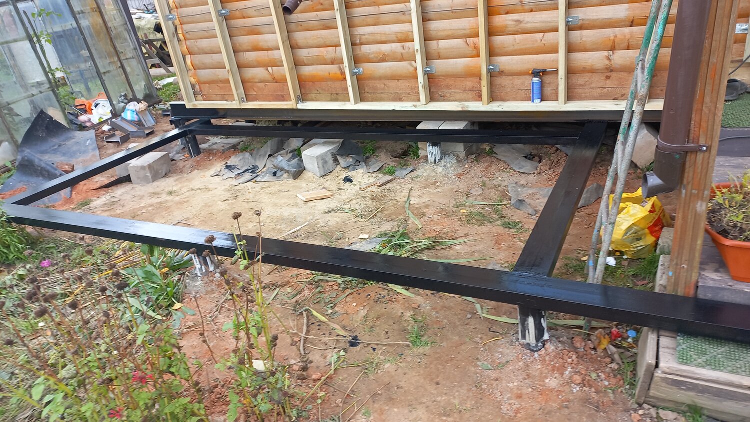 фундамент для веранды, каркас для террасы на винтовых сваях, фундамент для террасы, фундамент для веранды к дому, фундамент для террасы к дому