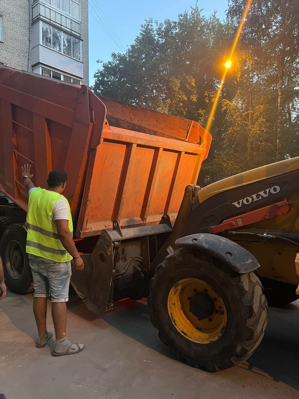 автомобиль, камаз 6520 разбитый, камаз с щебнем провалилась, самосвал камаз, фронтальный погрузчик камаз