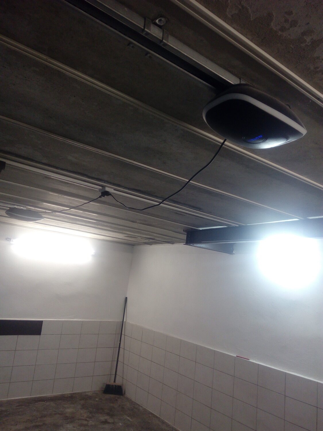 освещение в гараже, вентиляция для гаража, трековое освещение в гараж, свет в гараже, электропроводка в гараже