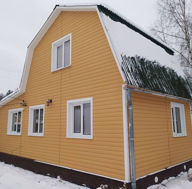 Монтаж фасада из винилового сайдинга