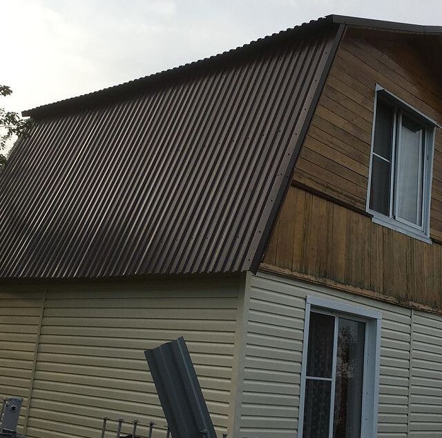 Перекрыть крышу профнастилом