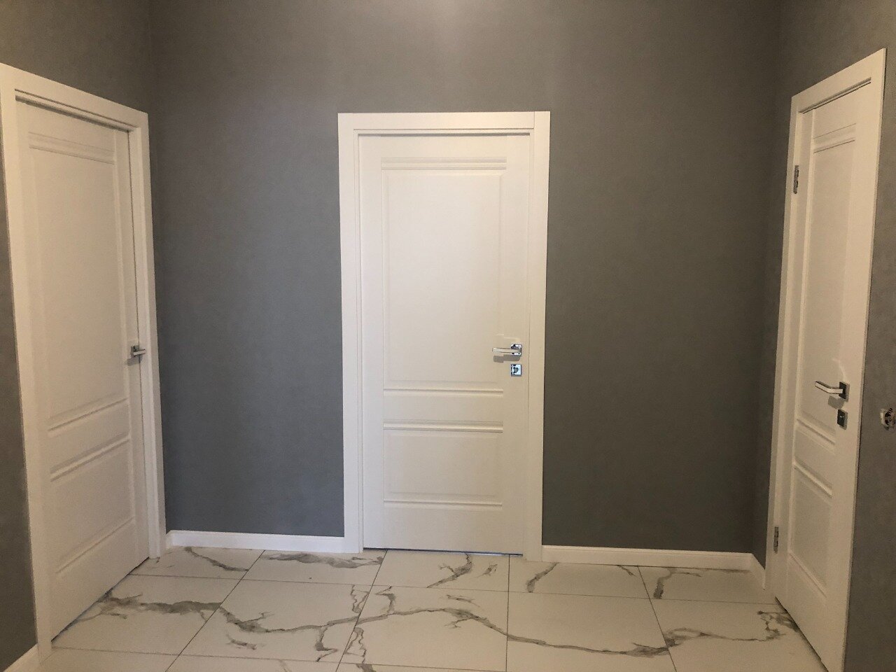 белые двери в интерьере, дверь, межкомнатные двери в интерьере, светлые двери в интерьере, межкомнатные двери