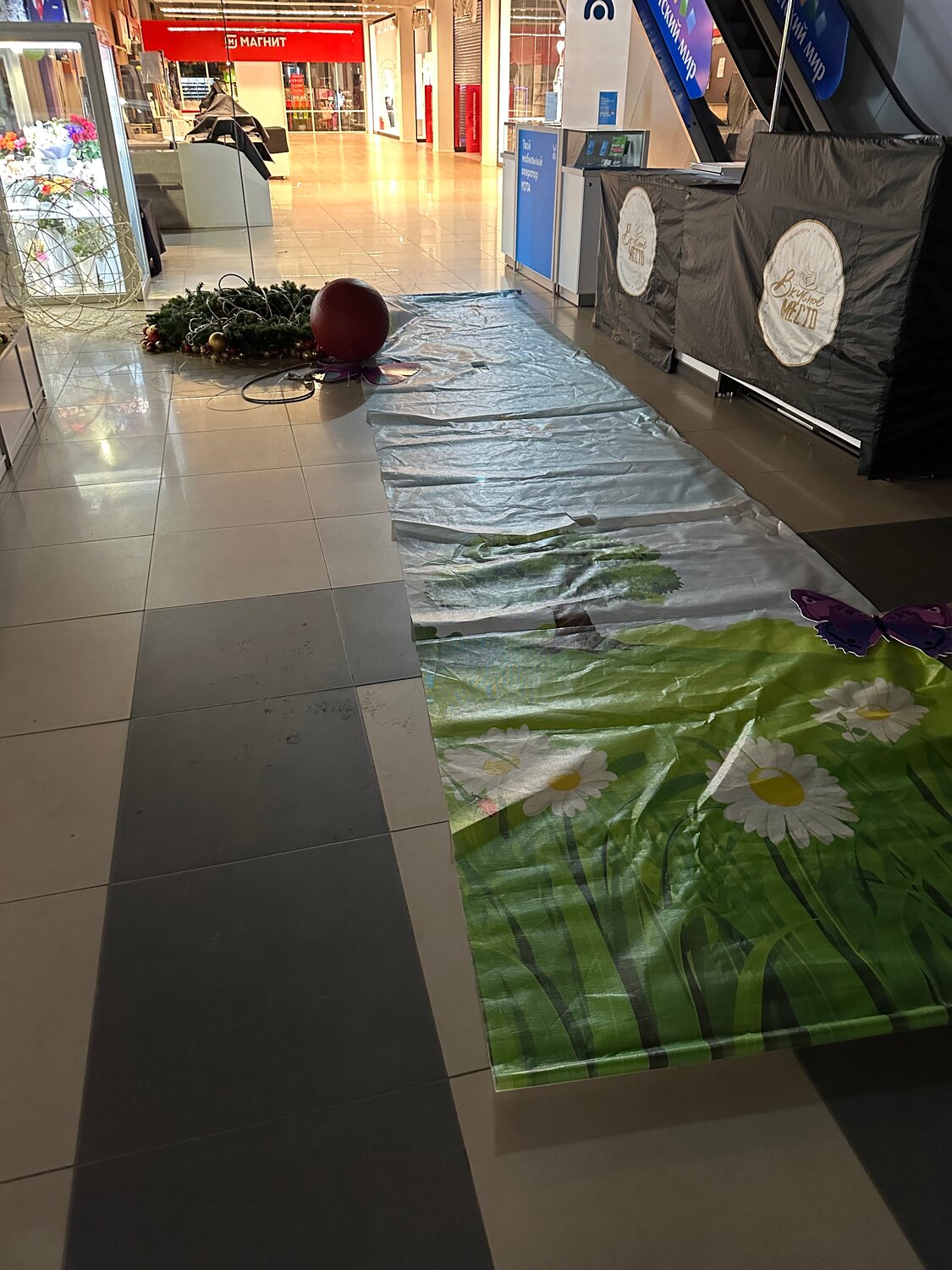 floor advertising, галерея енисей выставка красноярск, баннер, торгово развлекательный центр, выставка