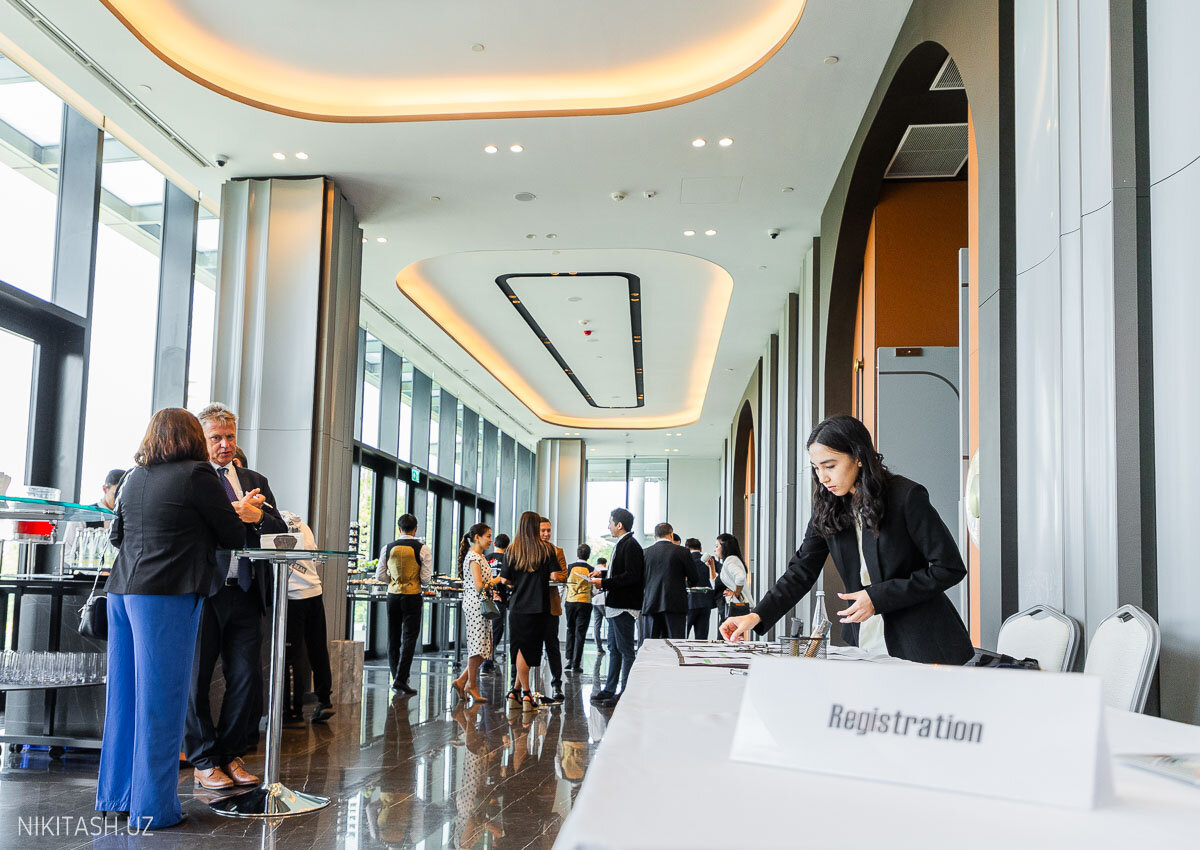 офис газпромнефть в санкт петербурге, виленский 14 офис газпромнефть, башня империя москва сити, башня империя лобби, liberty global b.v.