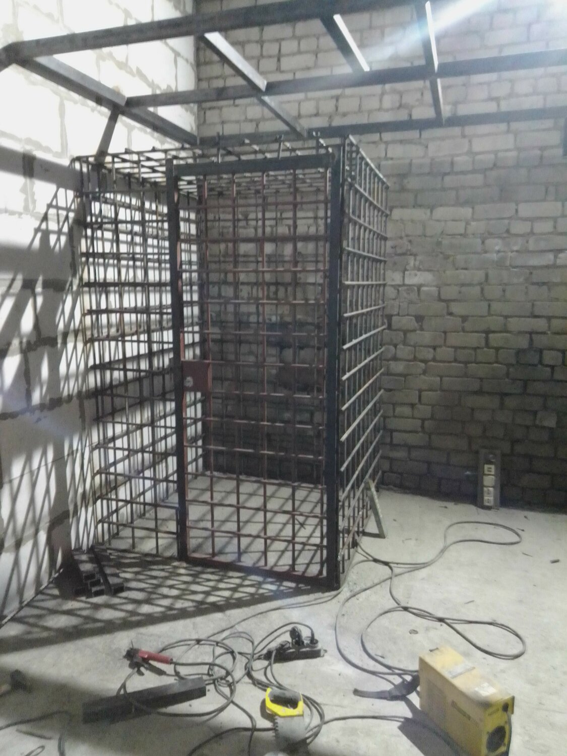 сетчатое ограждение паллеты опс 1800 м, iron cage, сетчатое ограждение, металлическая решетка, дверной блок кхо