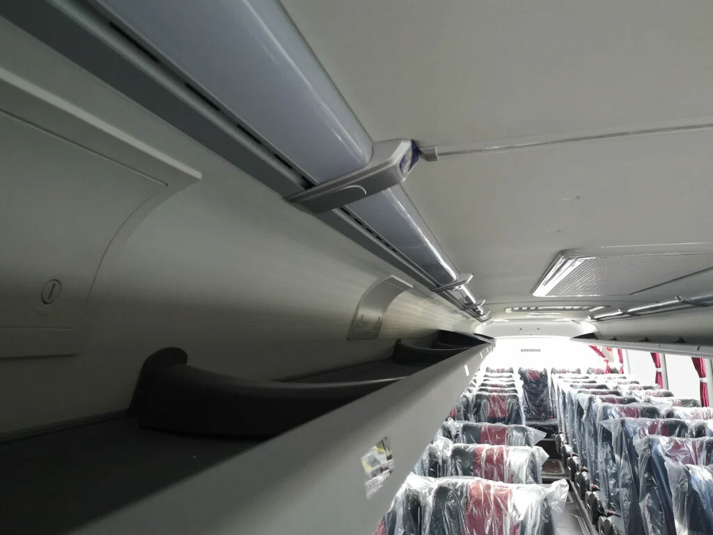 борт самолета, багажные полки airbus a320, самолет, большой автобус, багажная полка boeing 737