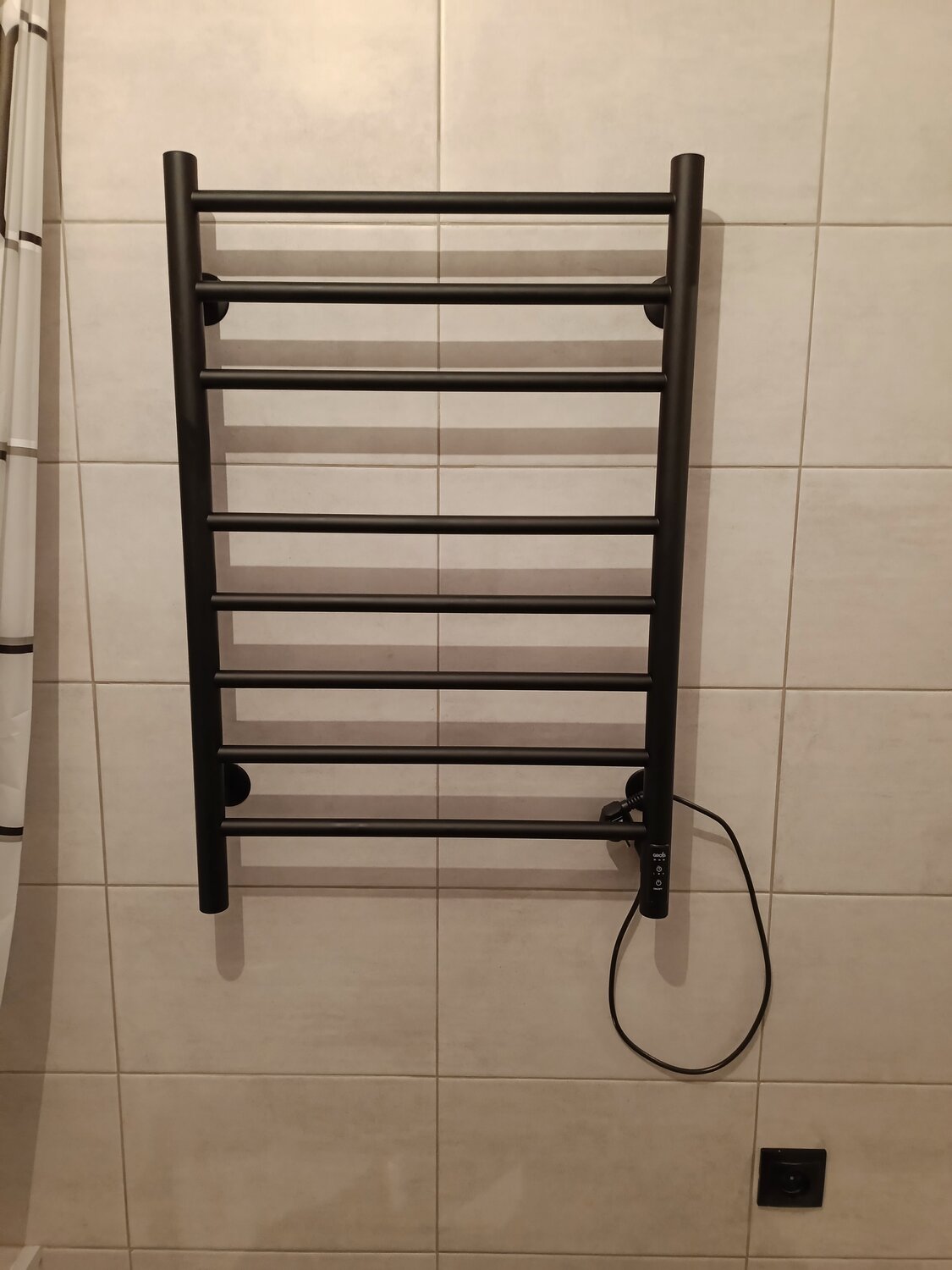 маргроид полотенцесушитель электрический, полотенцесушитель электрический черный лесенка, полотенцесушитель электрический маргроид bau, полотенцесушитель электрический профильный, электрический полотенцесушитель маргроид вид