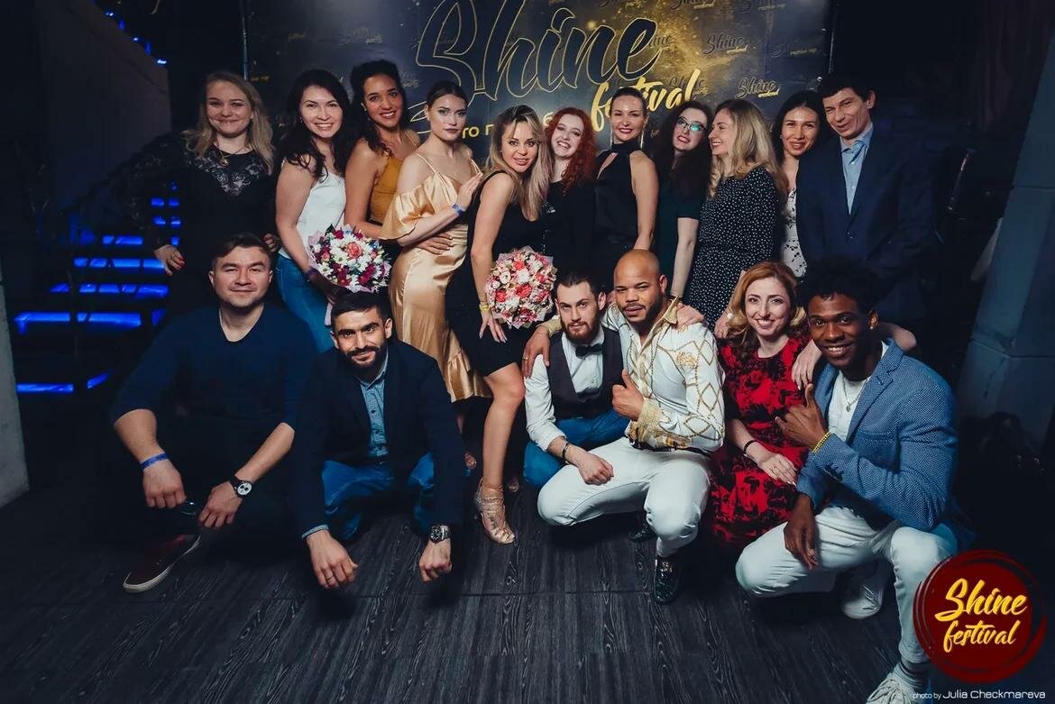 клуб и, девушка, ночной клуб, караоке бар, клуб караоке