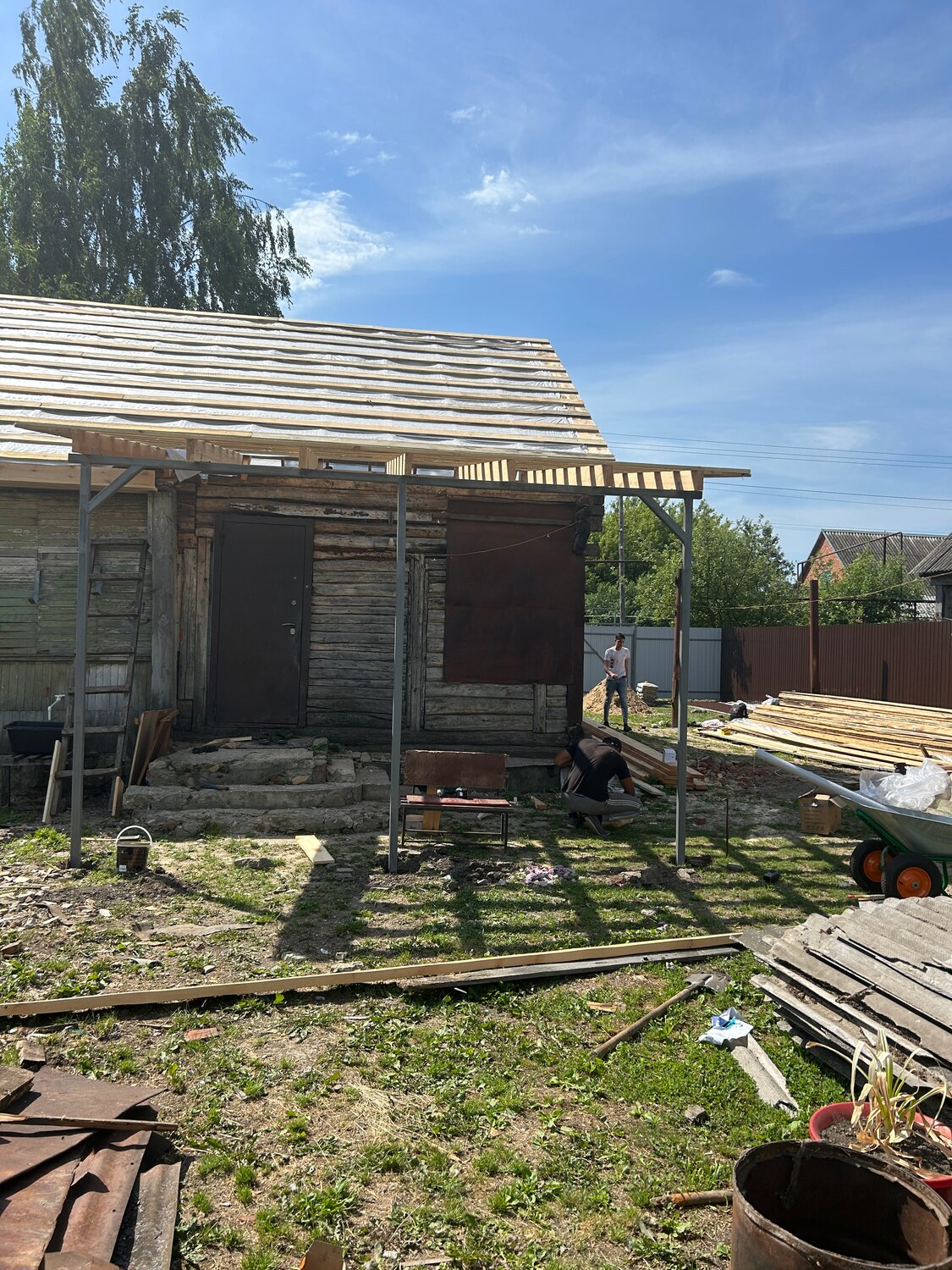 крыша на пристройку к дому, строительство веранды к дому, каркасный пристрой к бане, строительство веранды, терраса пристроенная к бане