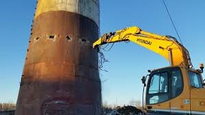 демонтаж труб, экскаватор хендай, hyundai экскаватор, hyundai r 300 lc 9 s, дымовая труба