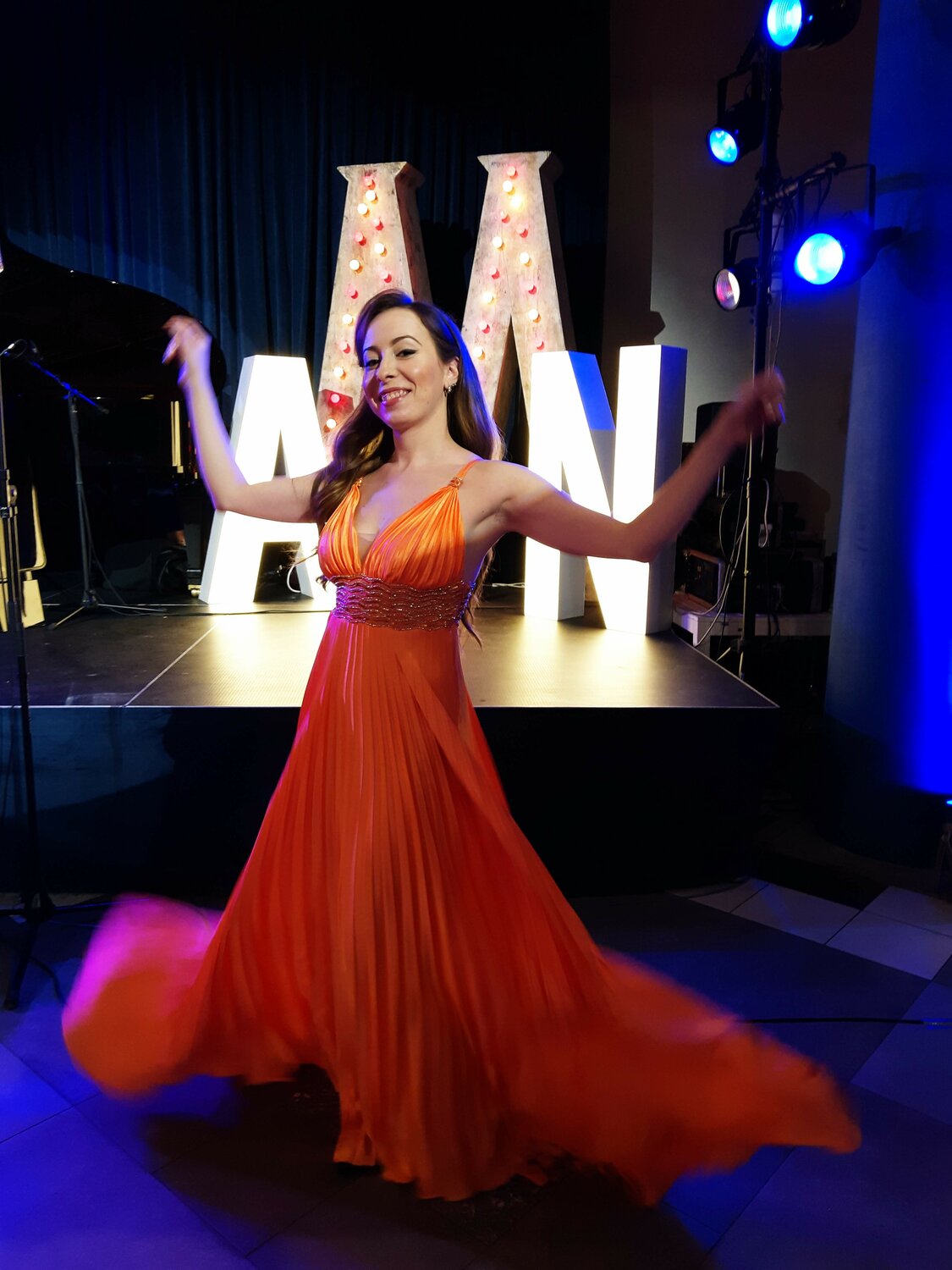 мария голик певица, эбру гюндеш турецкая певица, калимуллина эльмира, концерт, эбру гюндеш