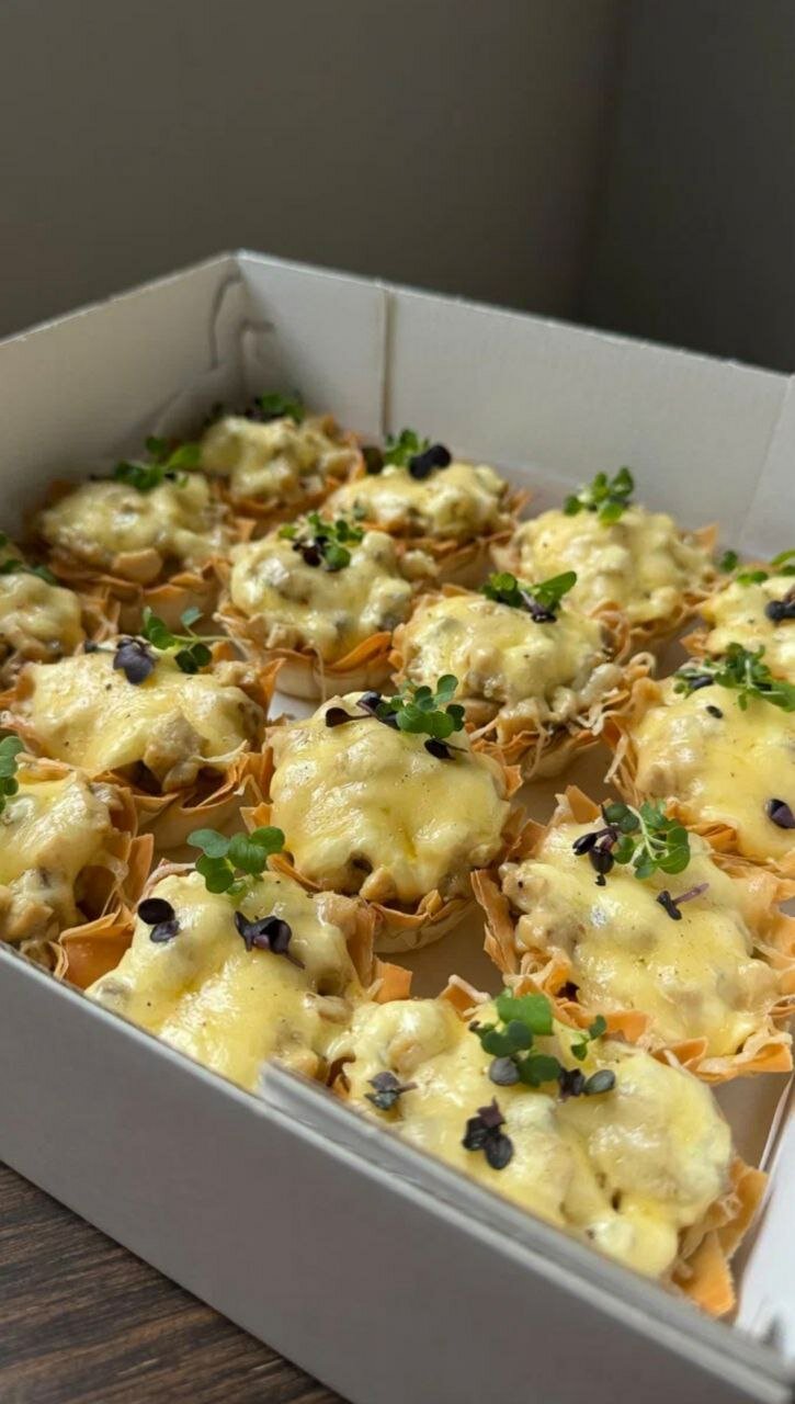 жульен в тарталетках с грибами и курицей, жульен в тарталетках с грибами, тарталетки с грибами и сыром, жюльен с грибами в тарталетках, тарталетки с курицей и грибами