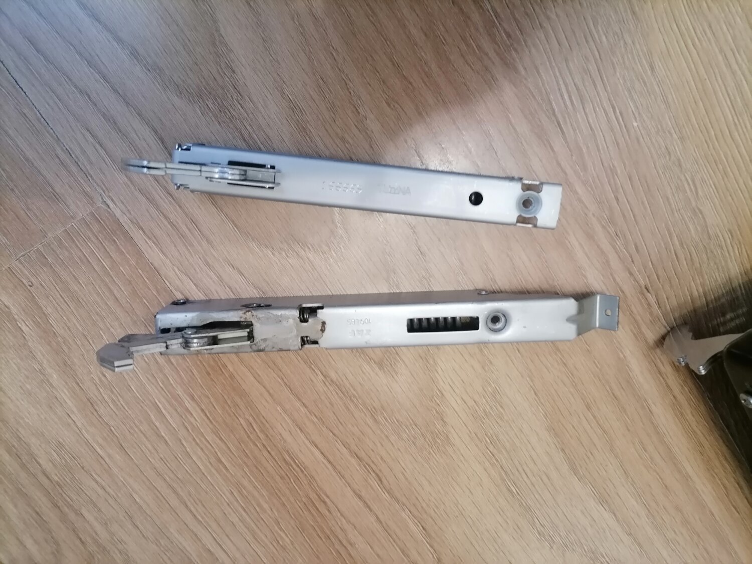 петля для духовки gorenje, петля двери духовки gorenje, петля двери духовки для плит gorenje, 620993 gorenje петля для духовки, шарнир дверки духовки gefest