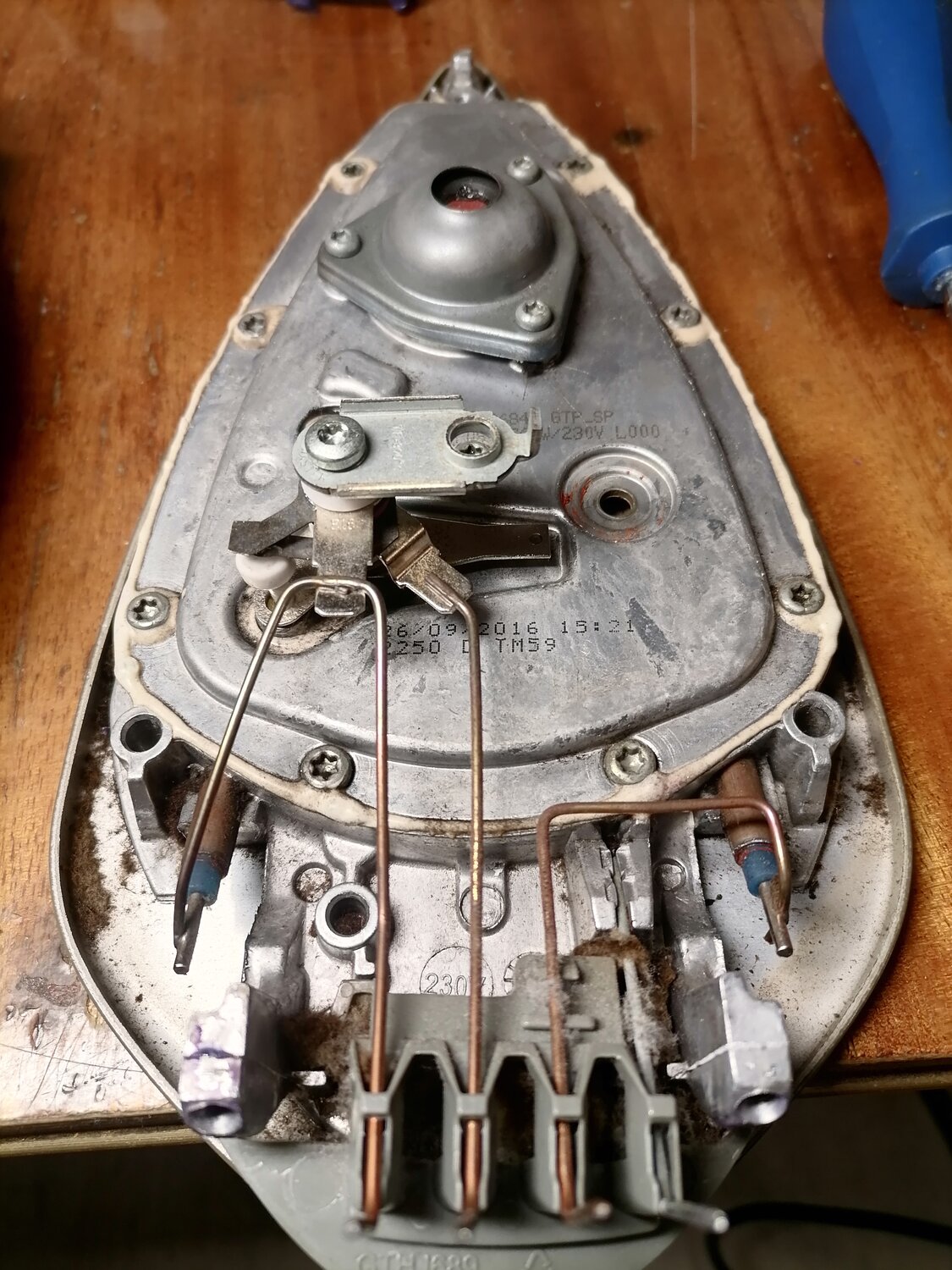 утюг, устройство утюга, разобранный утюг, термопредохранитель для утюга витек, тэн утюга тефаль