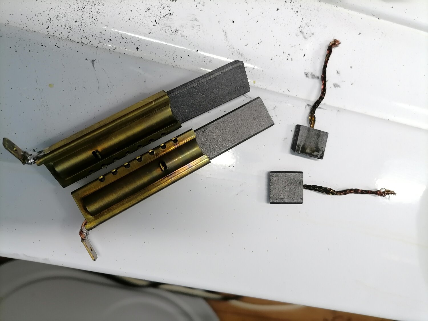 щетки электродвигателя стиральной машины, щетки угольные для стиральной машины, угольная щетка двигателя для стиральных машин, щетка для стиральных машин, щетки двигателя для стиральной машины