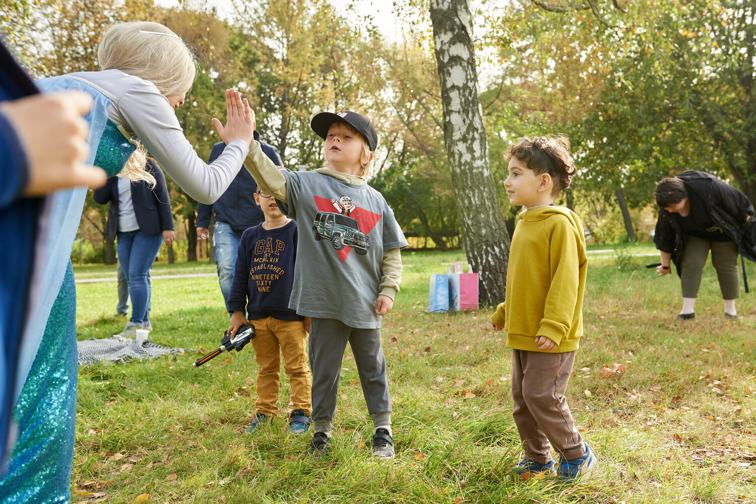 человек, в парке, люди, дети во дворе, детский лагерь