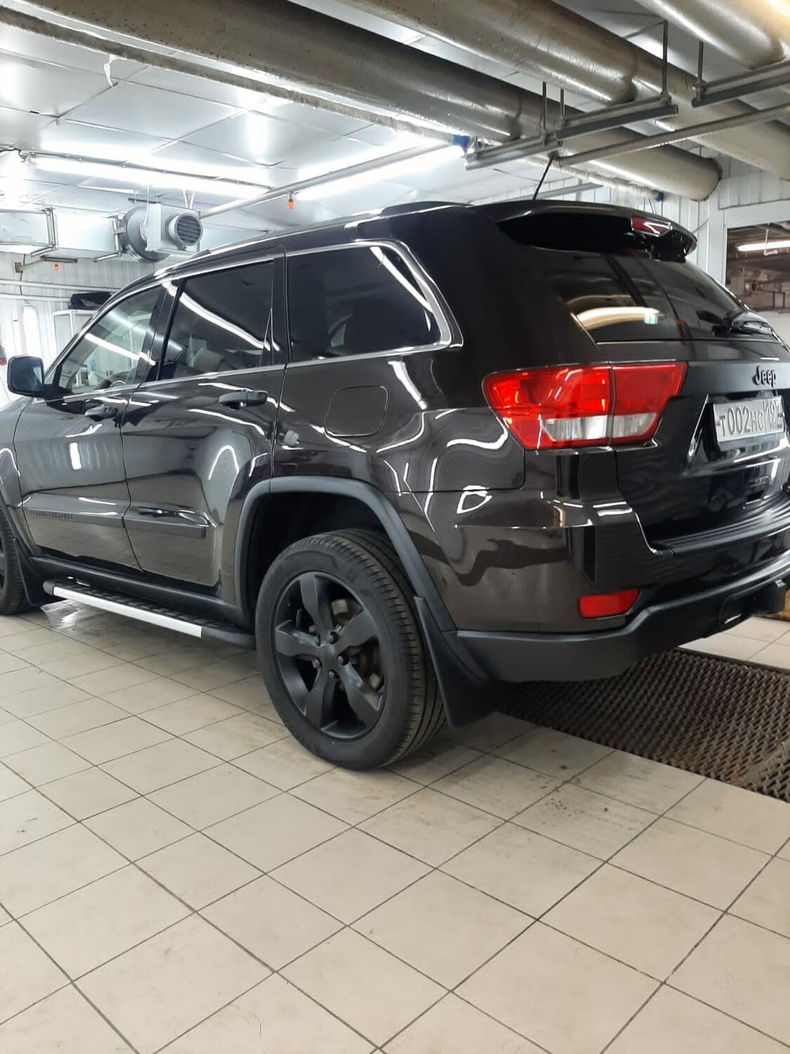 jeep grand cherokee, джип гранд чероки оверленд 2016, черный чероки wk2 рестайлинг сзади, габариты jeep grand cherokee iv (wk2) рестайлинг, Jeep Grand Cherokee IV (WK2)